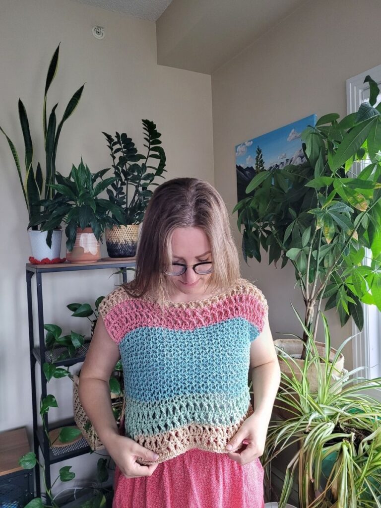 free crochet top pattern, rainbow raina tee